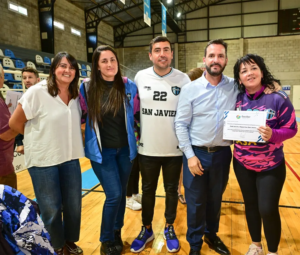 Sujarchuk junto a directivos de entidades de bien público