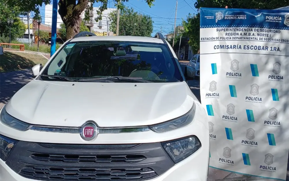 Recuperan una camioneta robada a mano armada en el barrio Lambertuchi