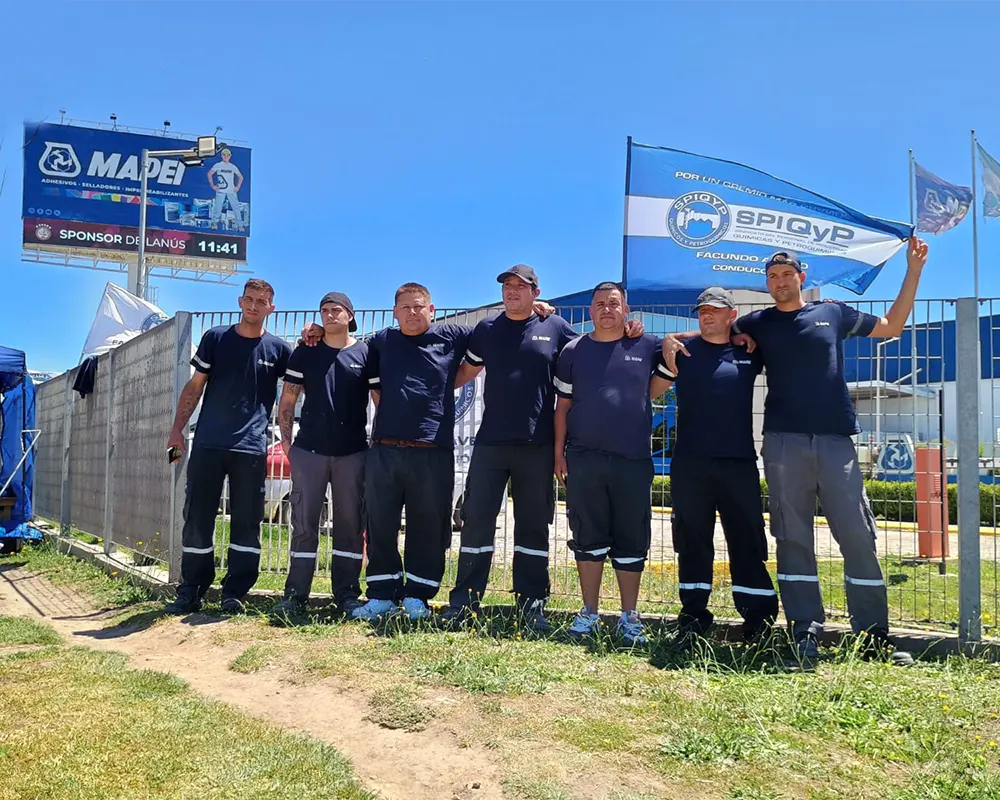 algunos de los trabajadores despedidos de Mapei
