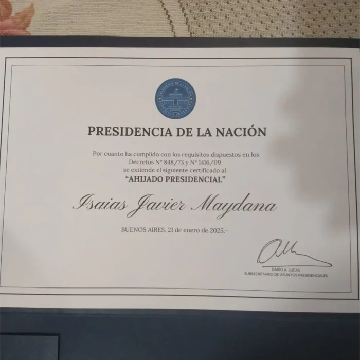 el diploma que recibió el ahijado presidencial