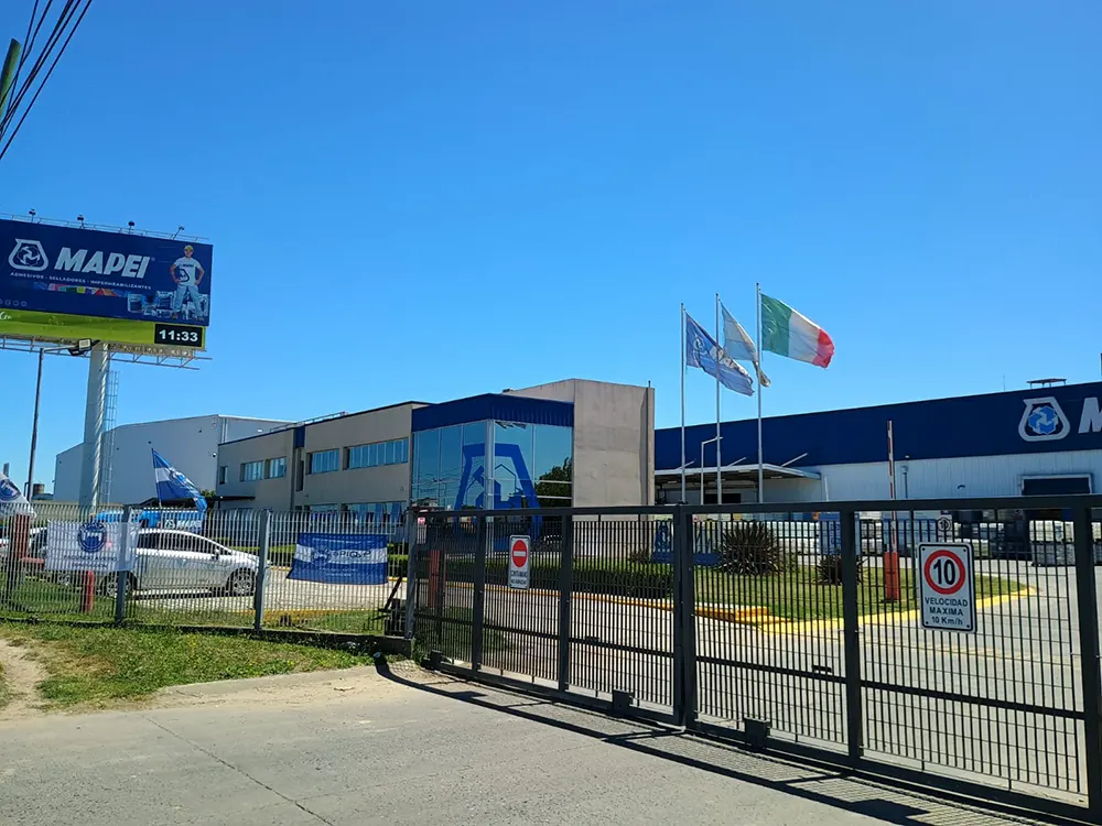 la entrada a la planta de Mapei en Escobar