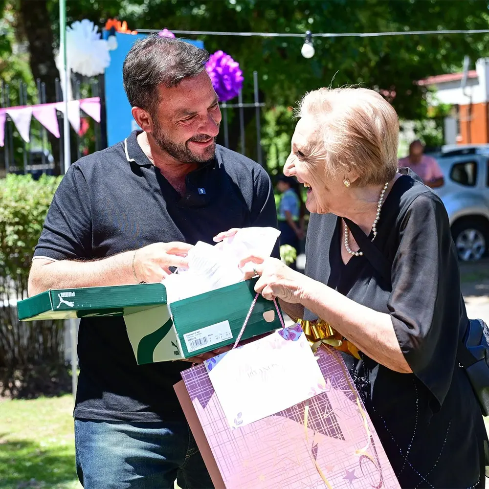 Mercedes Fernández junto a Ariel Sujarchuk