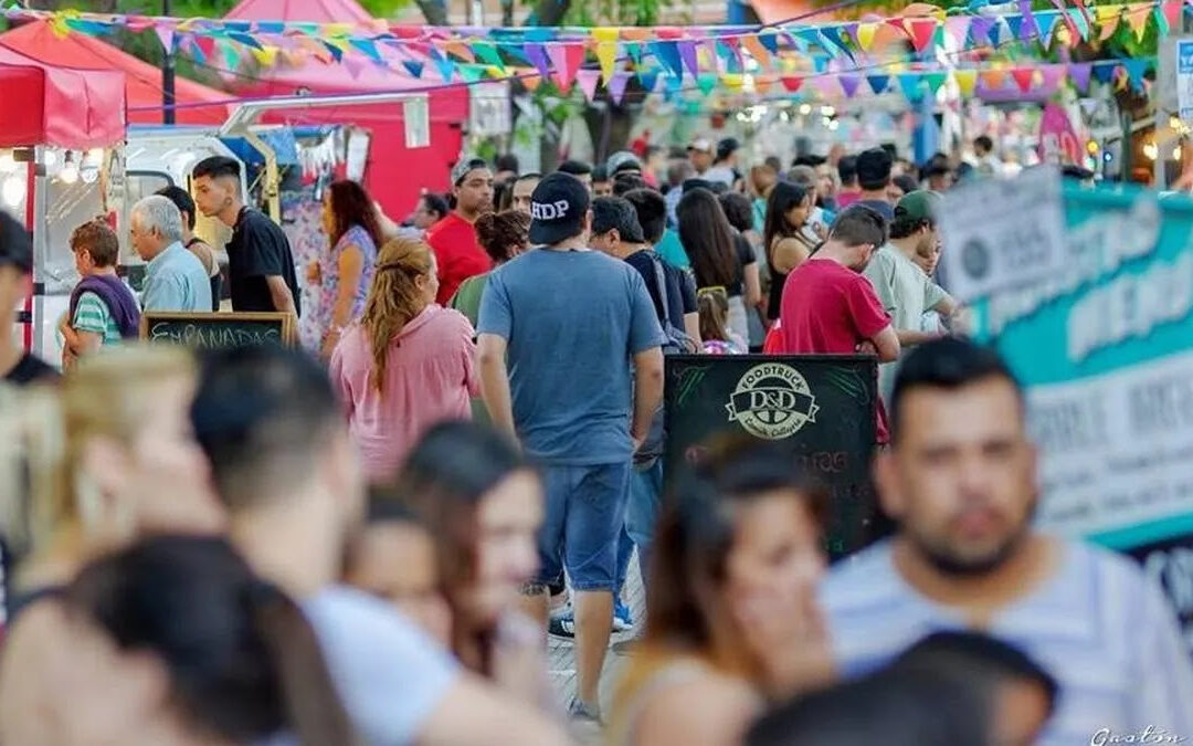 Fiebre disco: Escobar vivirá una noche a puro ritmo con la Peatonal Ochentosa