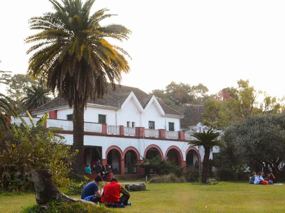 el polo educativo superior de escobar ofrece cursos, carreras complementarias y tecnicaturas