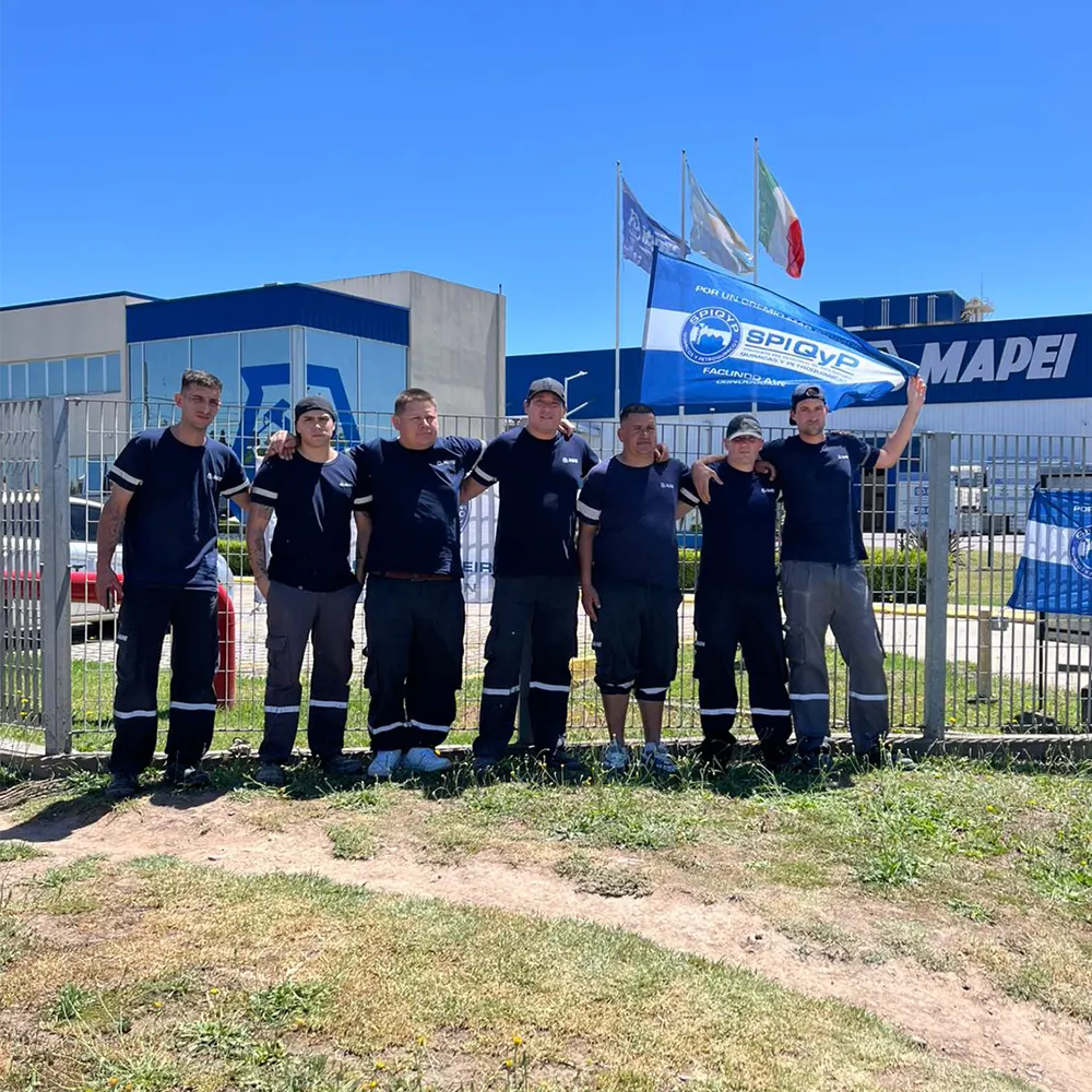 Los trabajadores de la planta de Mapei Escobar