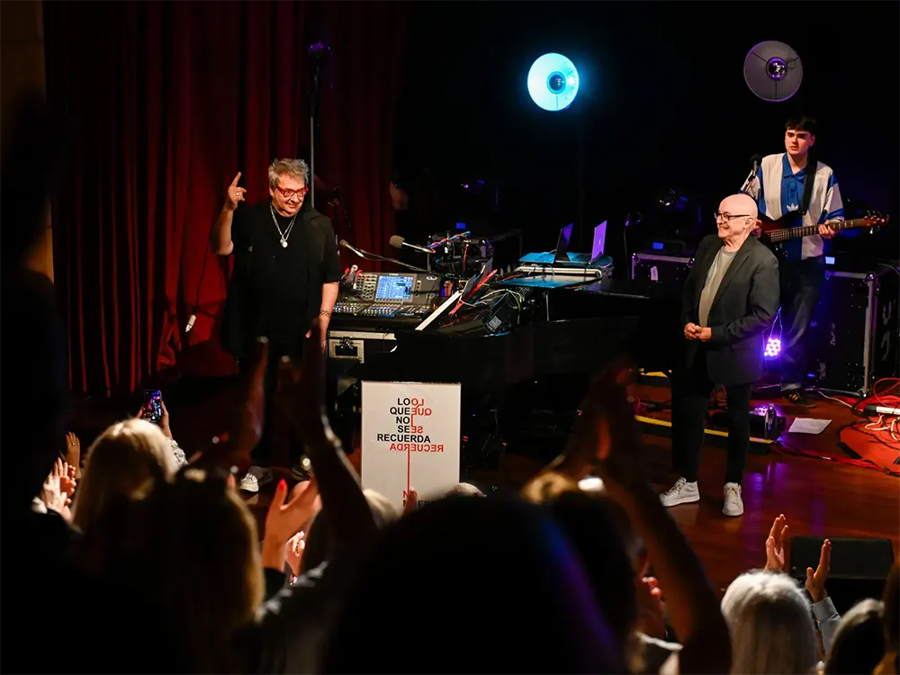 El duo Juan Carlos Baglietto y Lito Vitale tocando en un escenario