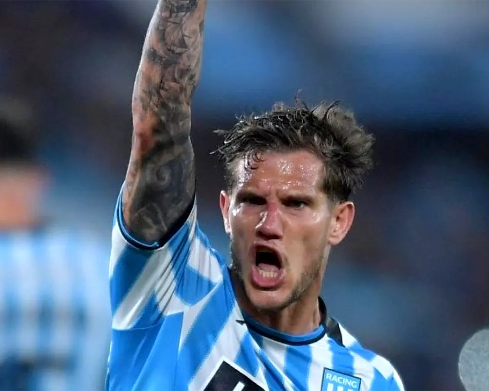 Zuculini festeja su gol con el puño en alto