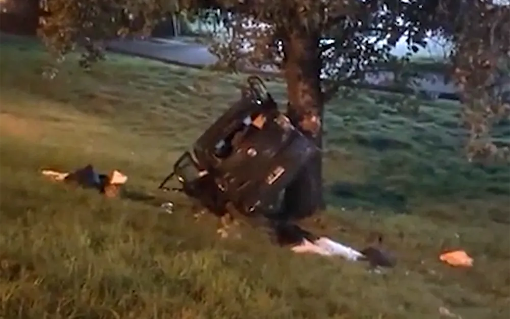 Automovilista despistó en la Panamericana y se estrelló contra un árbol