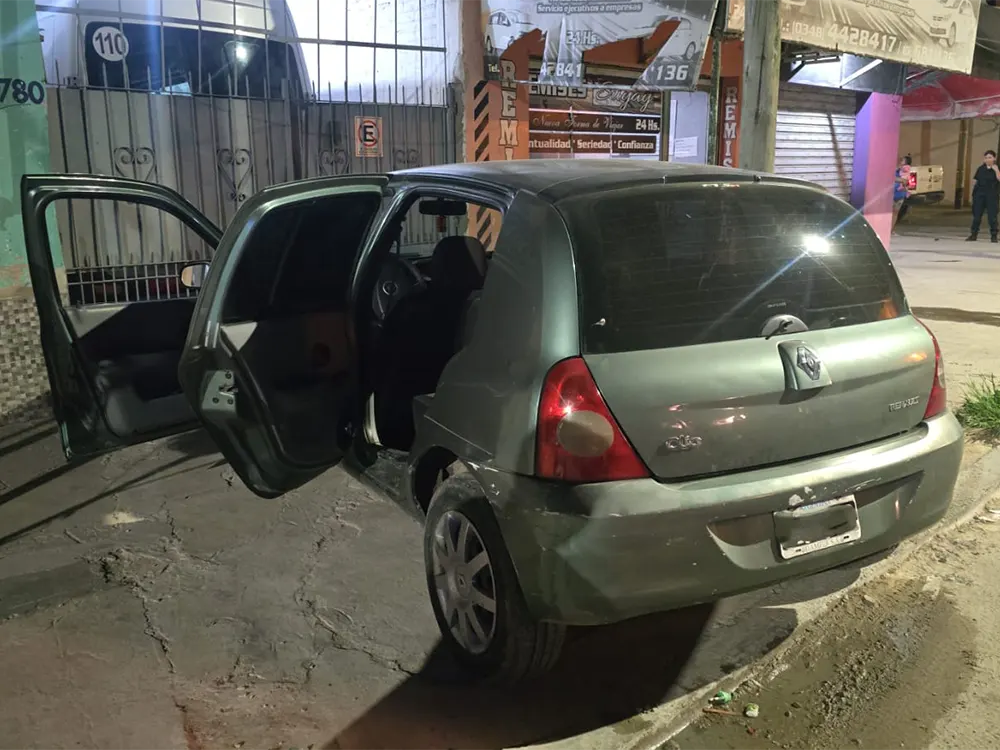 el auto en el que intentaron huir los delincuentes