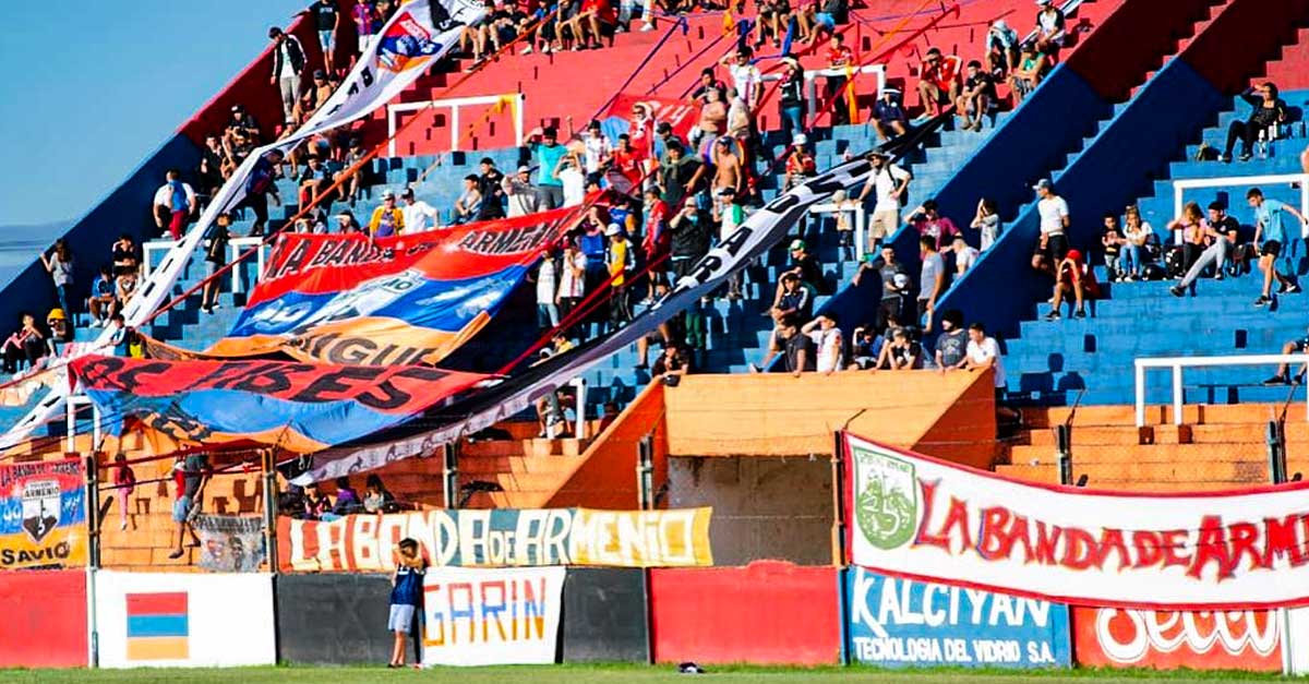 hinchada de Armenio