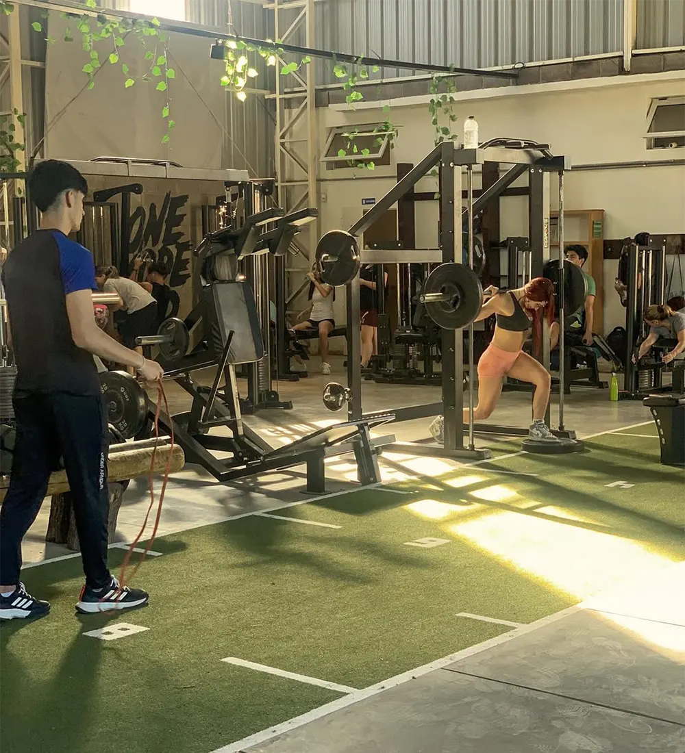 gente entrenando en AFRIKGYM