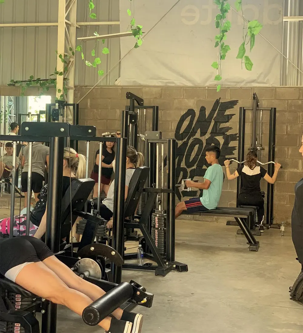 gente entrenando en AFRIKGYM