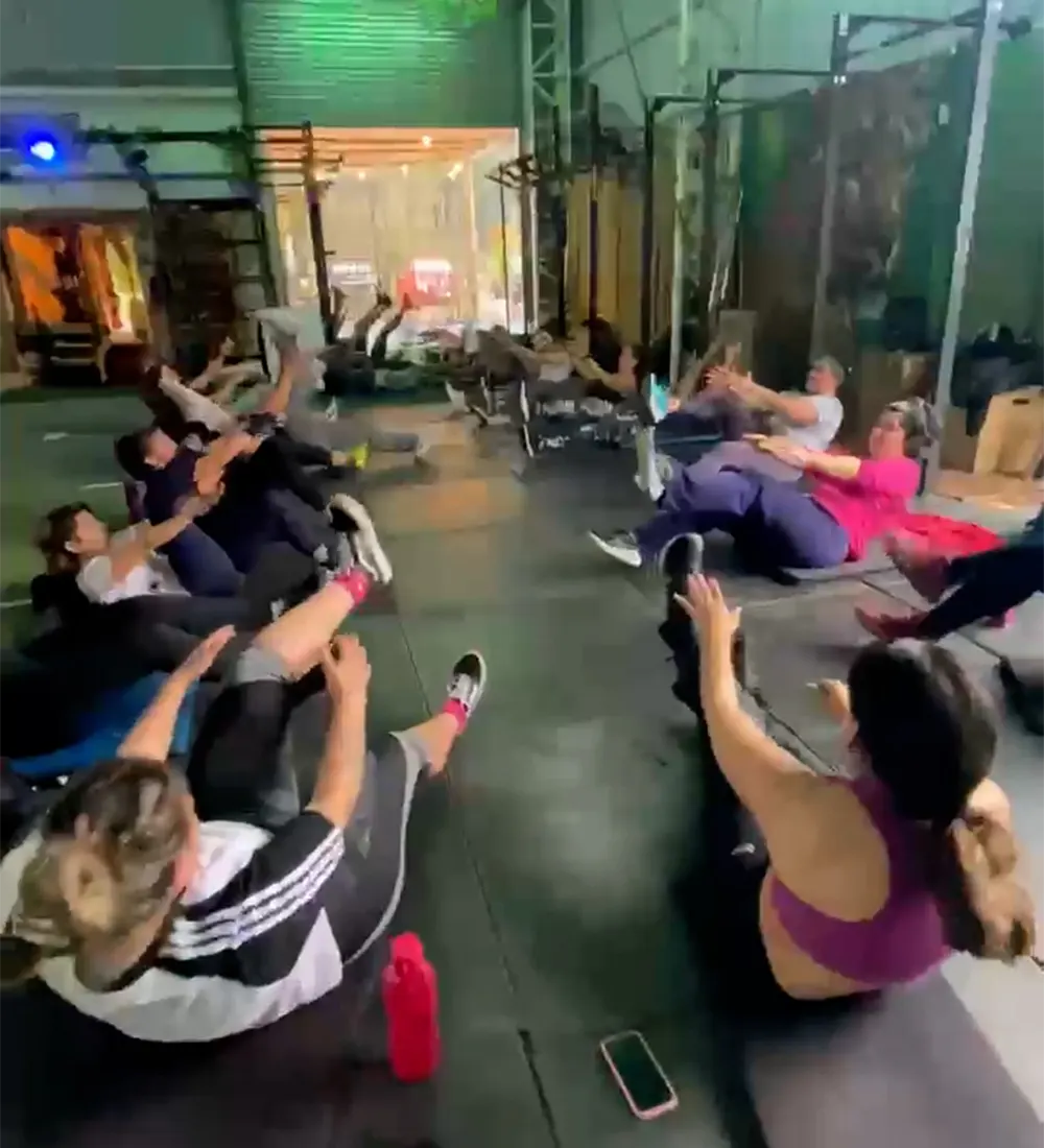 gente entrenando en AFRIKGYM