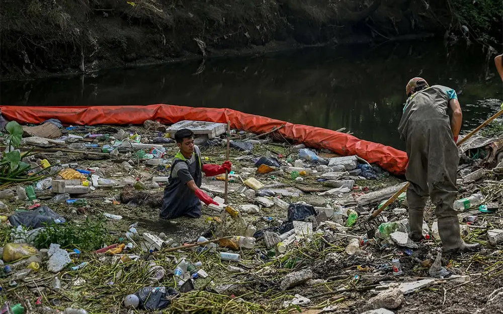 Retiraron más de cinco toneladas de basura del Arroyo Escobar