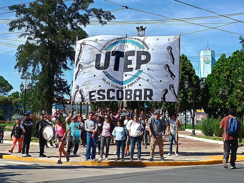 la movilización de la UTEP frente a la oficina de la ANSES