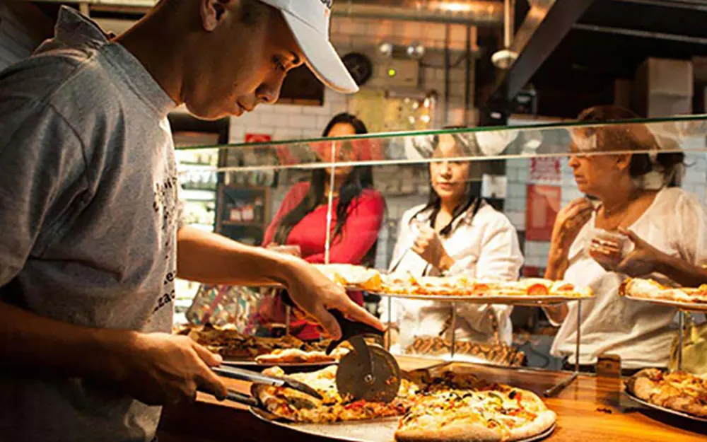 Comensales en pizzerías