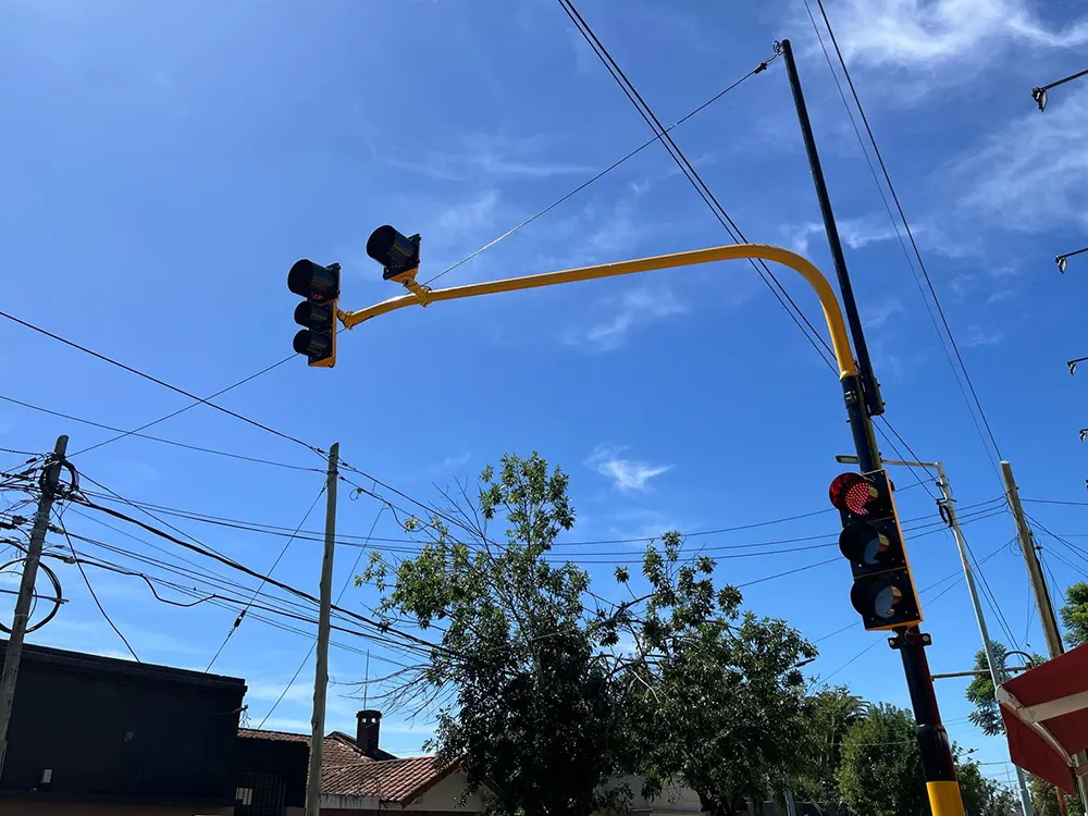 Nuevo semáforo de 25 de Mayo y Colón ya en funcionamiento