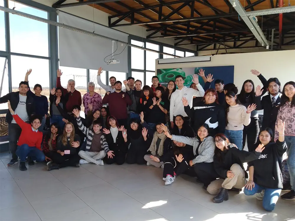 Jóvenes participando del programa Tu Empleo