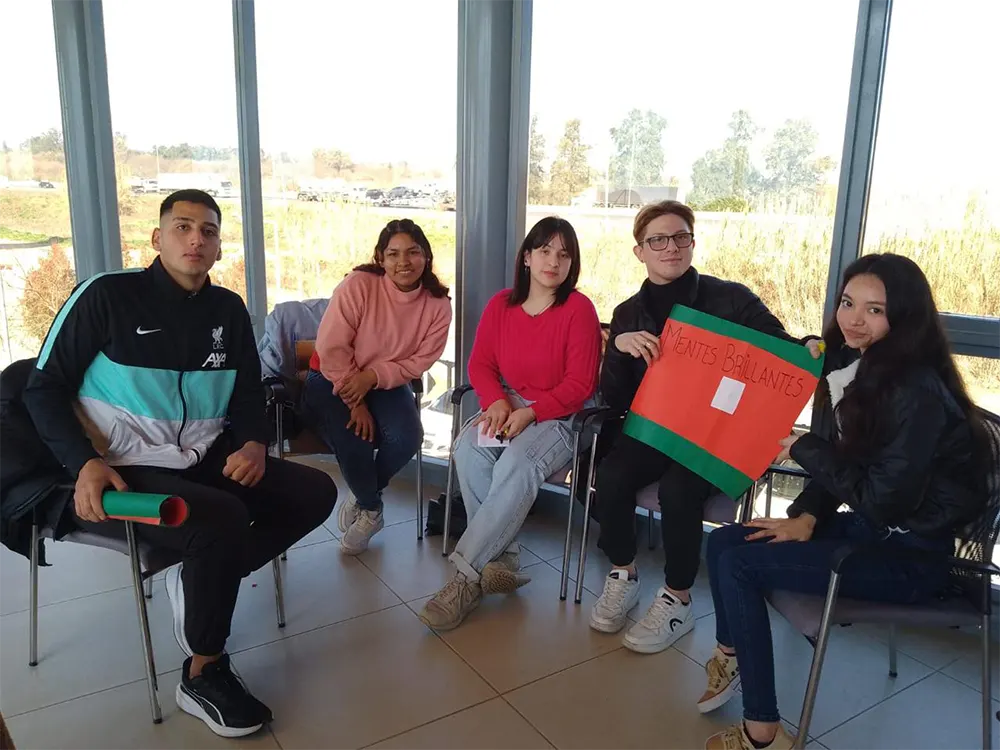 Jóvenes participando del programa Tu Empleo