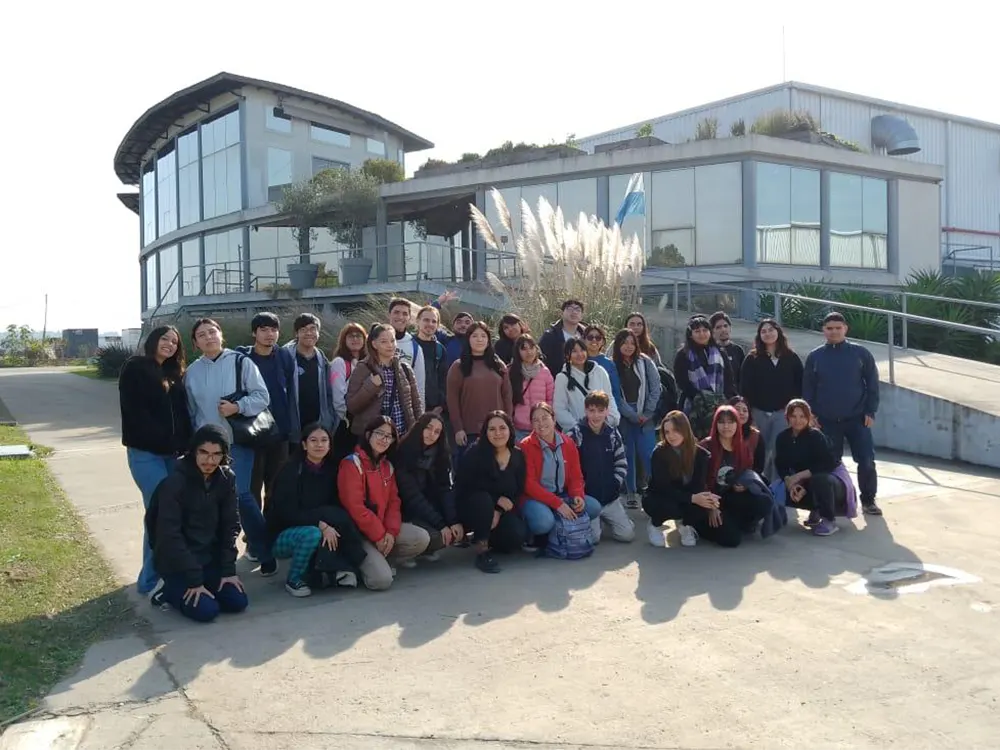 Jóvenes participando del programa Tu Empleo