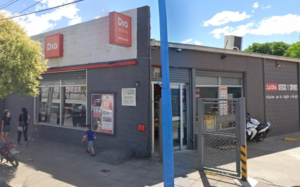 Asaltan un supermercado a mano armada en pleno centro de Escobar