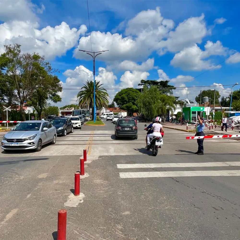 Barreras bajas en un paso a nivel de Garín, tras lo cual Ramil publicó el video en sus redes sociales