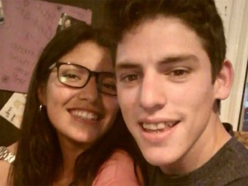 Pareja. Gonzalo Scholles y su mujer, Brisa, quien estaba con él cuando se ahogó en el río de Villa La Angostura