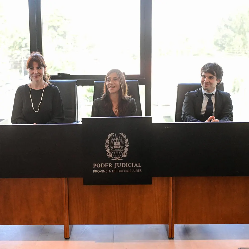 Miembros del Tribunal N° 4 Noemí Giménez, Yamila Valcarce y Leonardo Minuto.