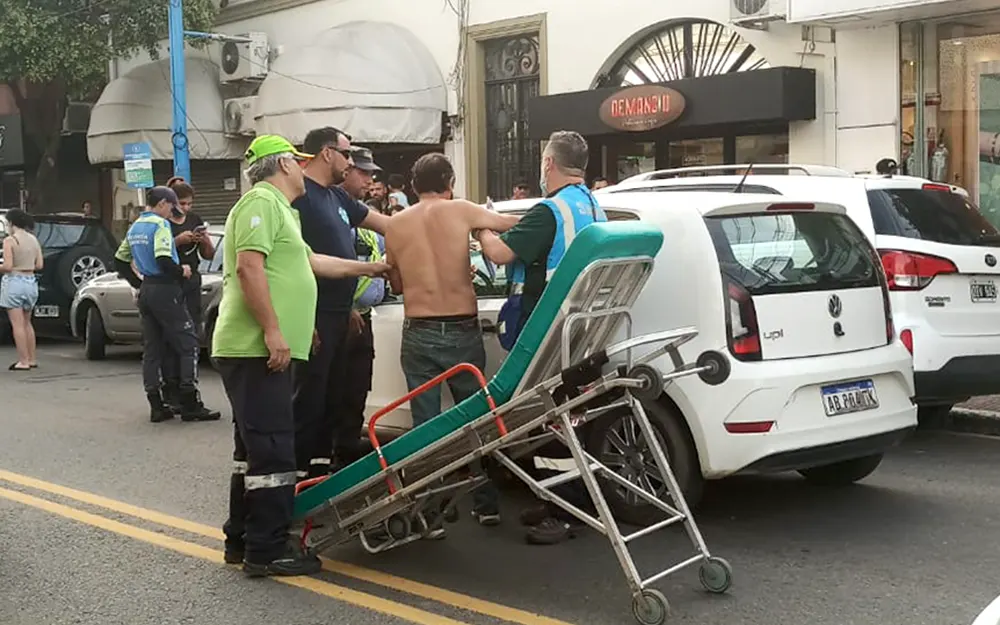 Conductor alcoholizado chocó y provocó alboroto en la avenida Tapia de Cruz