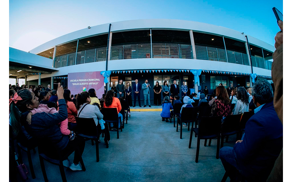 Sujarchuk inauguró una escuela primaria municipal en Maquinista Savio