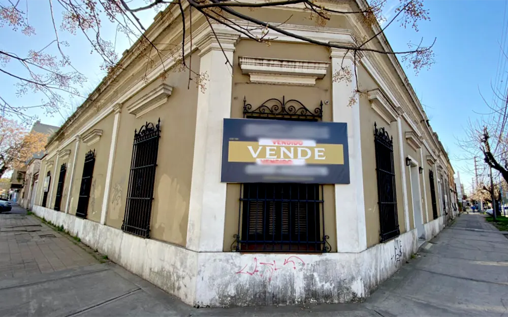 casona ubicada en la esquina de mitre y estrada