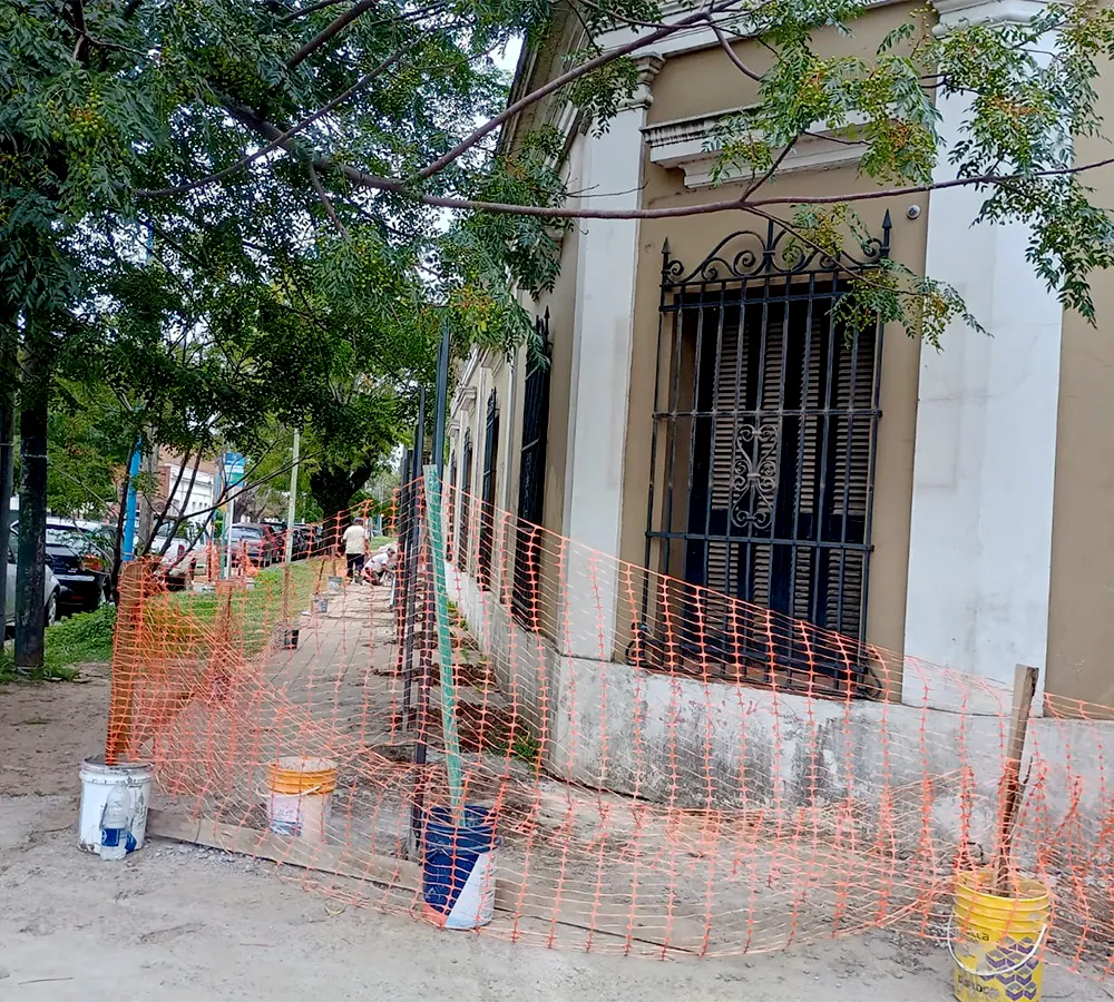 cerco de obra en la casona de la calle Mitre