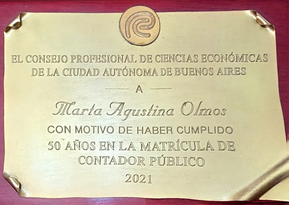 Distinción del Colegio Profesional de Ciencias Económicas de la Ciudad Autónoma de Buenos Aires a la contadora Marta Olmos