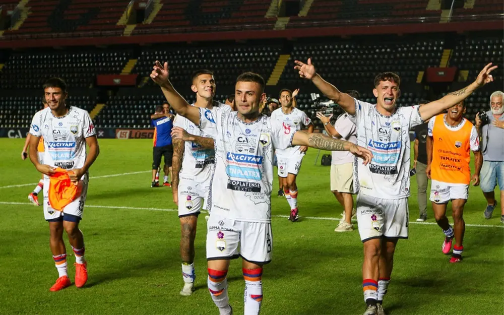 Batacazo de Armenio en la Copa Argentina: eliminó a Talleres por penales