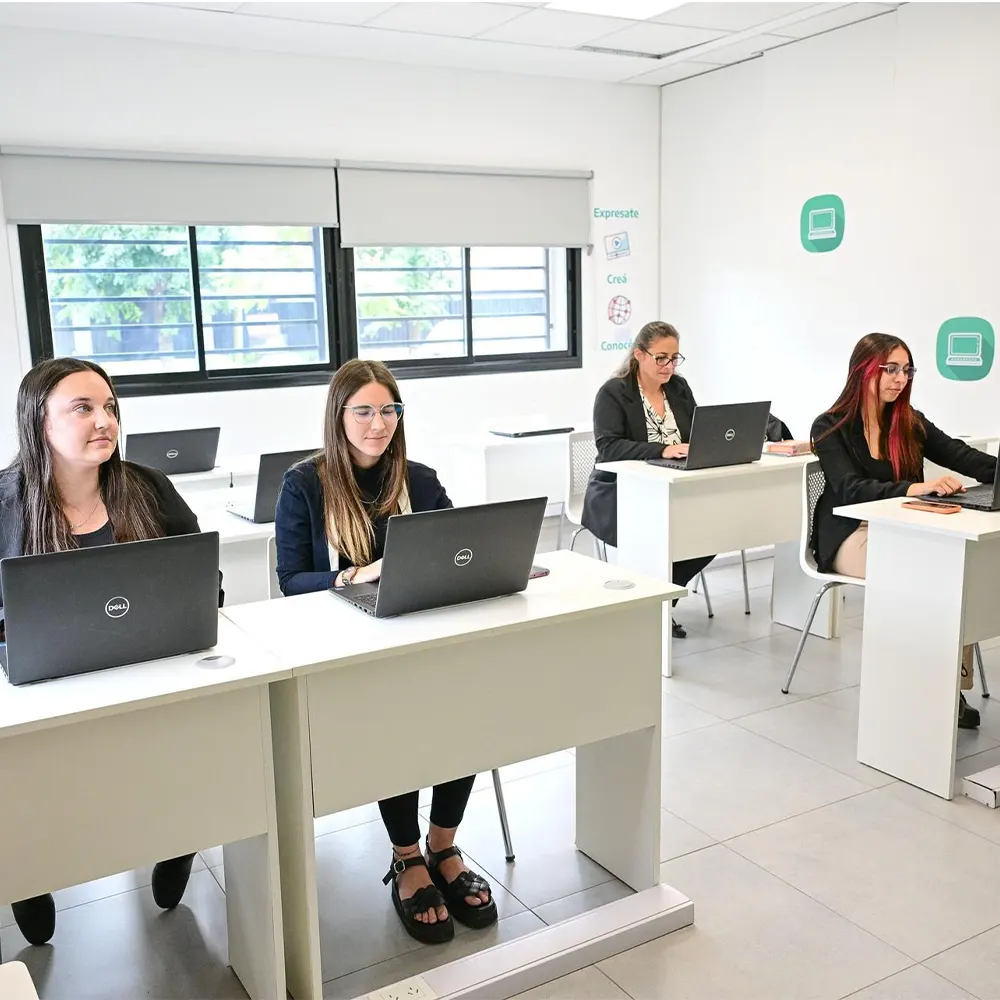 Estudiantes de la carrera de Derecho de la UBA en el Punto Digital de Escobar