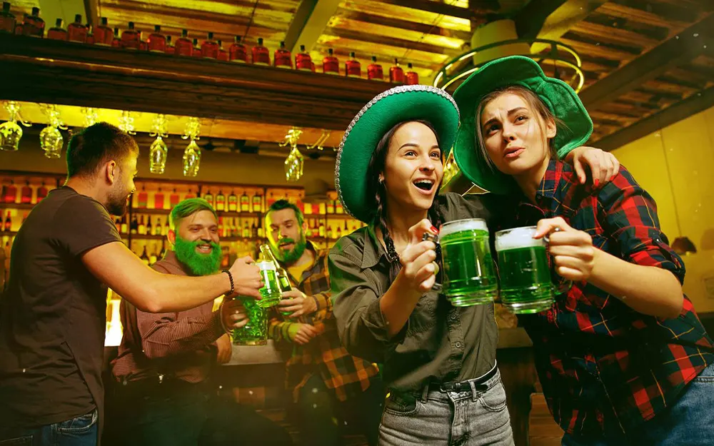 Escobar se viste de verde para celebrar San Patricio con grandes promociones