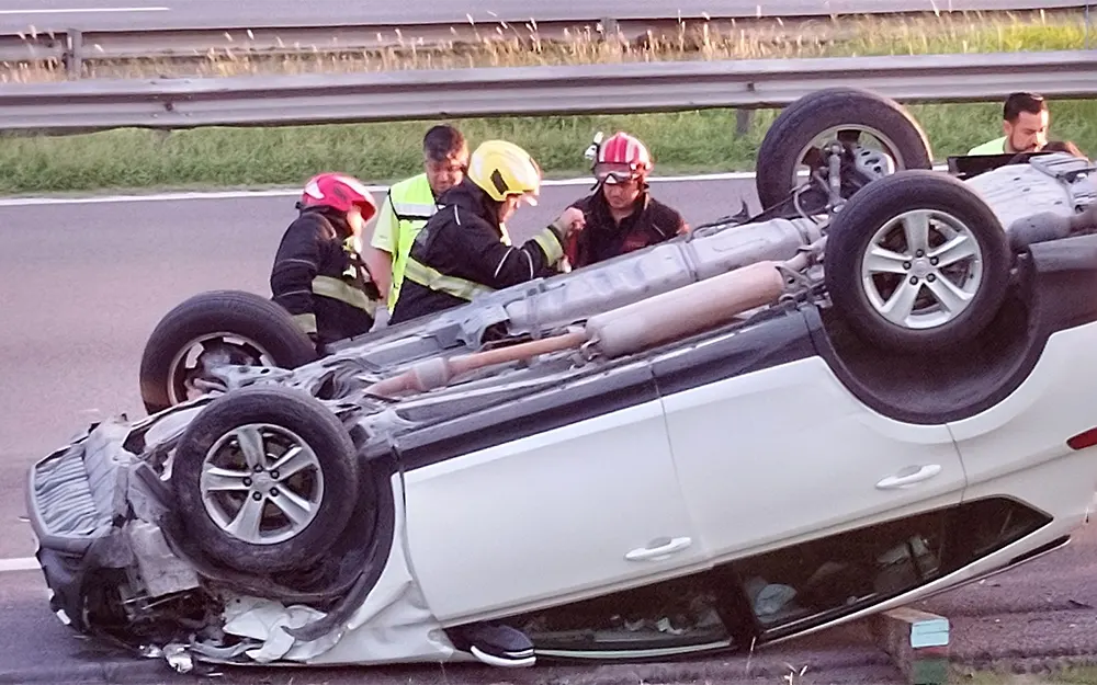 Choque y vuelco en la Panamericana con tres vehículos involucrados