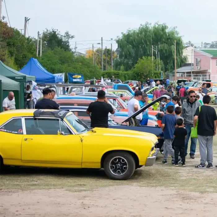 Autos expuestos en la tercera exhibición del evento.