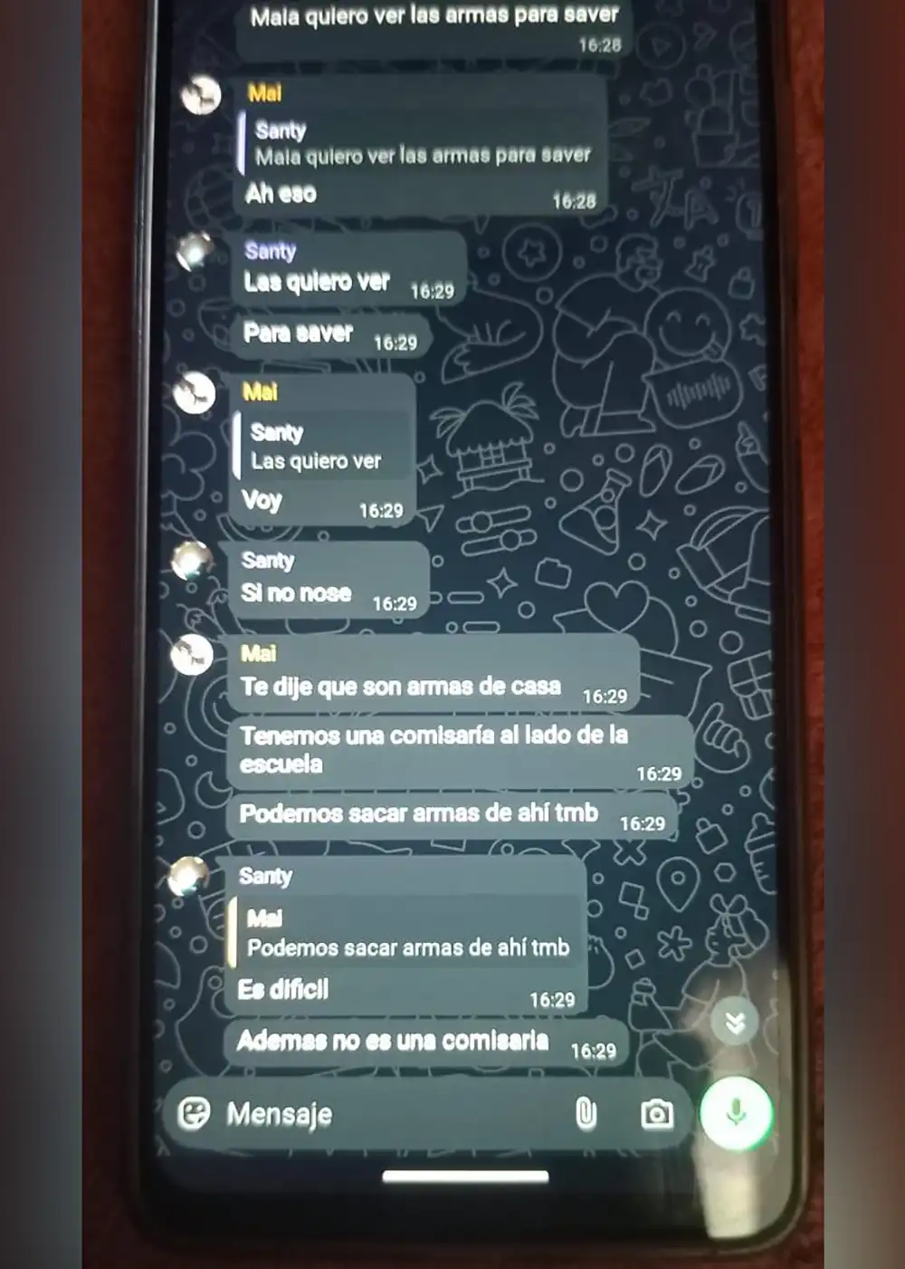 Chat de WhatsApp entre alumnos donde hablaban de organizar la masacre