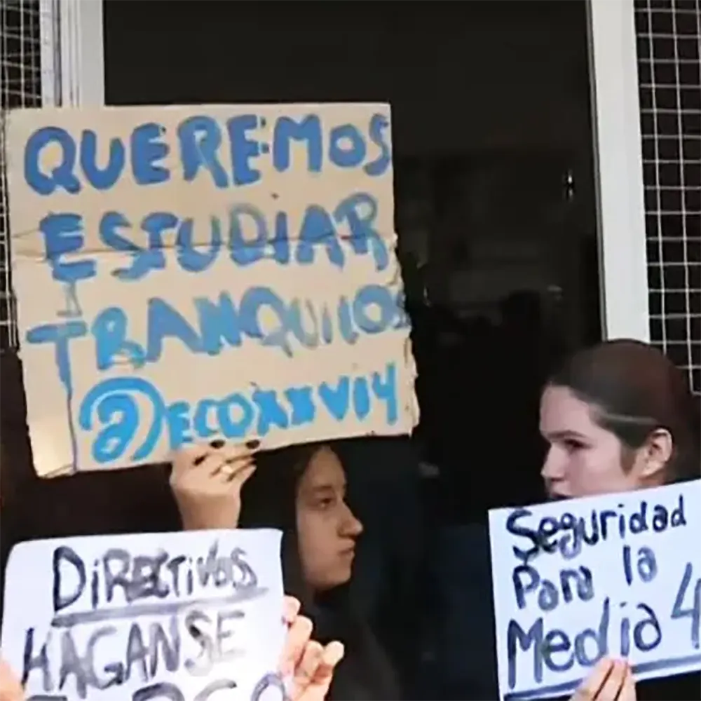 Alumnos de la escuela se manifestaron pidiendo seguridad