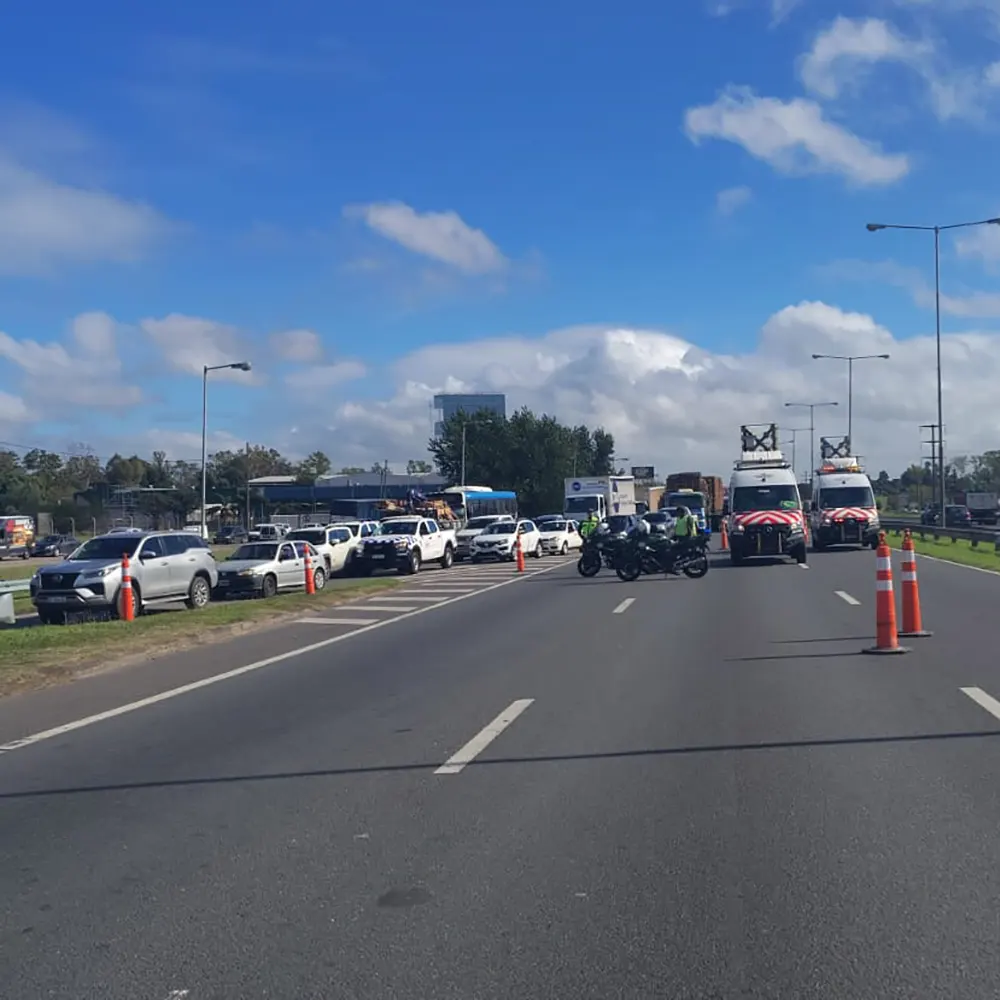 transito de la Panamericana desviado hacia colectora