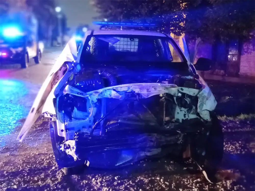 el patrullero destrozado producto  del choque