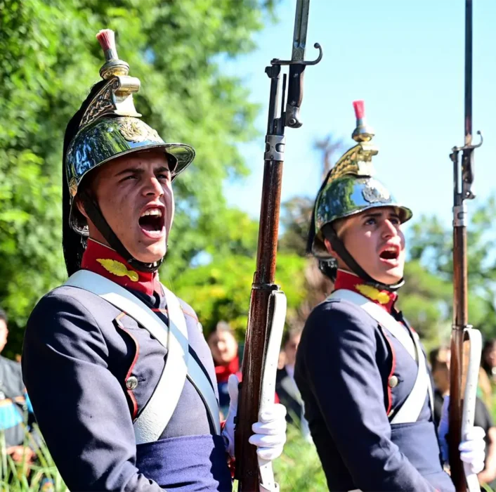 Granaderos cantando el himno