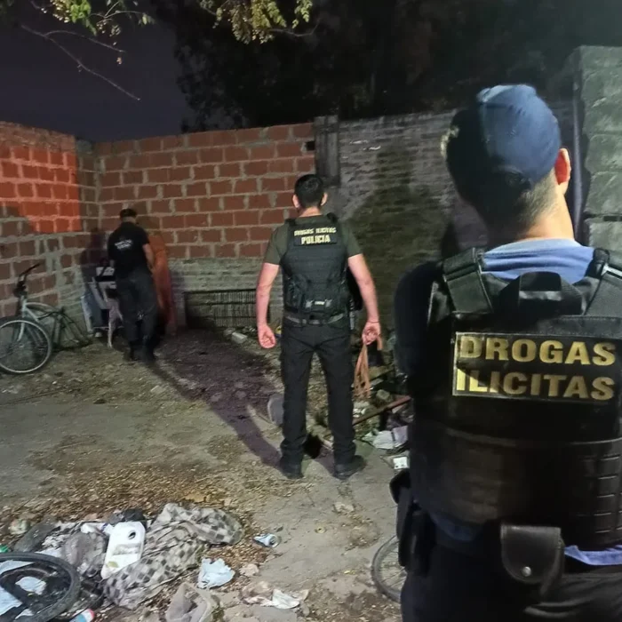 oficial de policia en el operativo de Garin