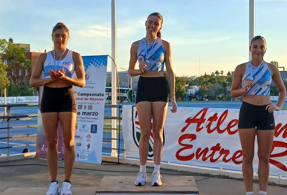 podio atletismo escobar Atletas en sus respectivos puestos obtenidos luego de su clasificación.