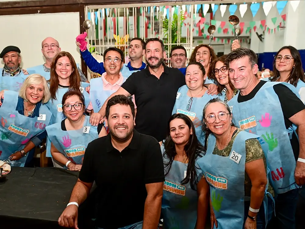 el intendente ariel sujarchuk durante el almuerzo solidario por APANNE