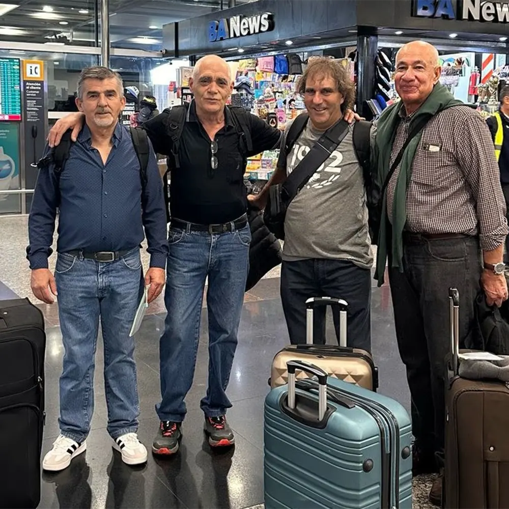Veteranos de guerra escobarenses en el aeropuerto