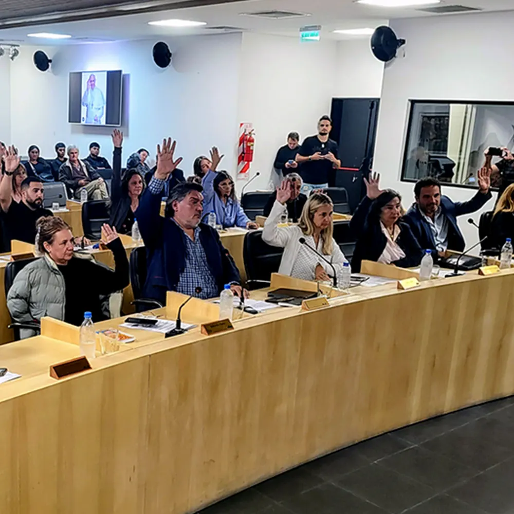 Concejales votan el expediente de la Rendición de Cuentas en el Concejo Deliberante