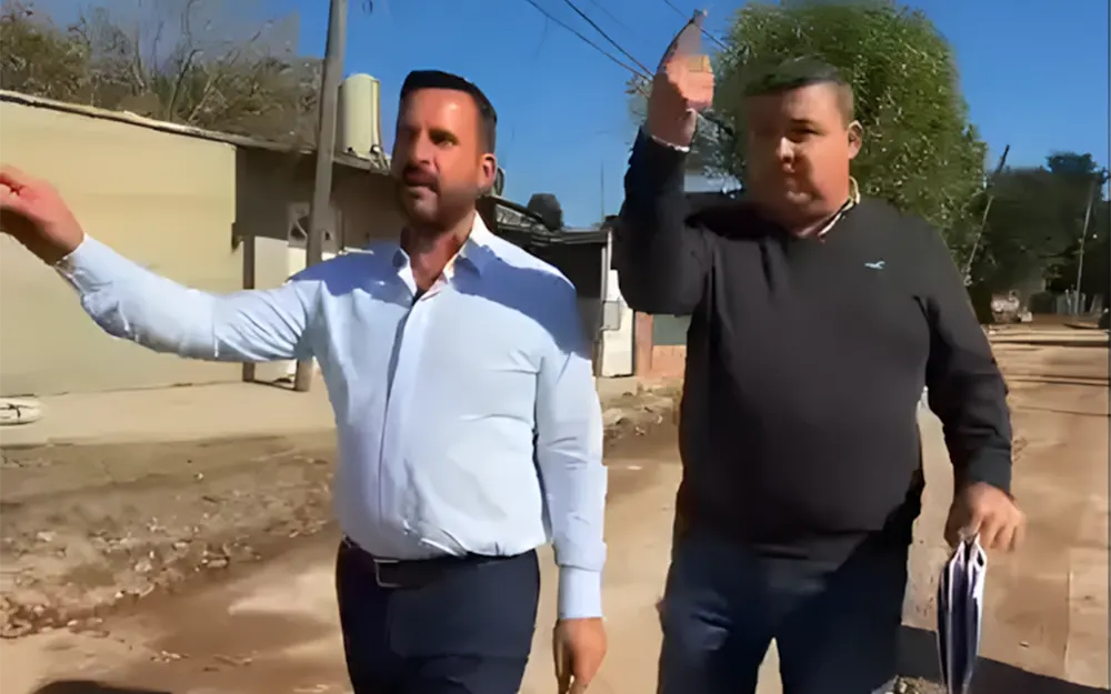 Sujarchuk recorrió obras de pavimentación en barrios populares