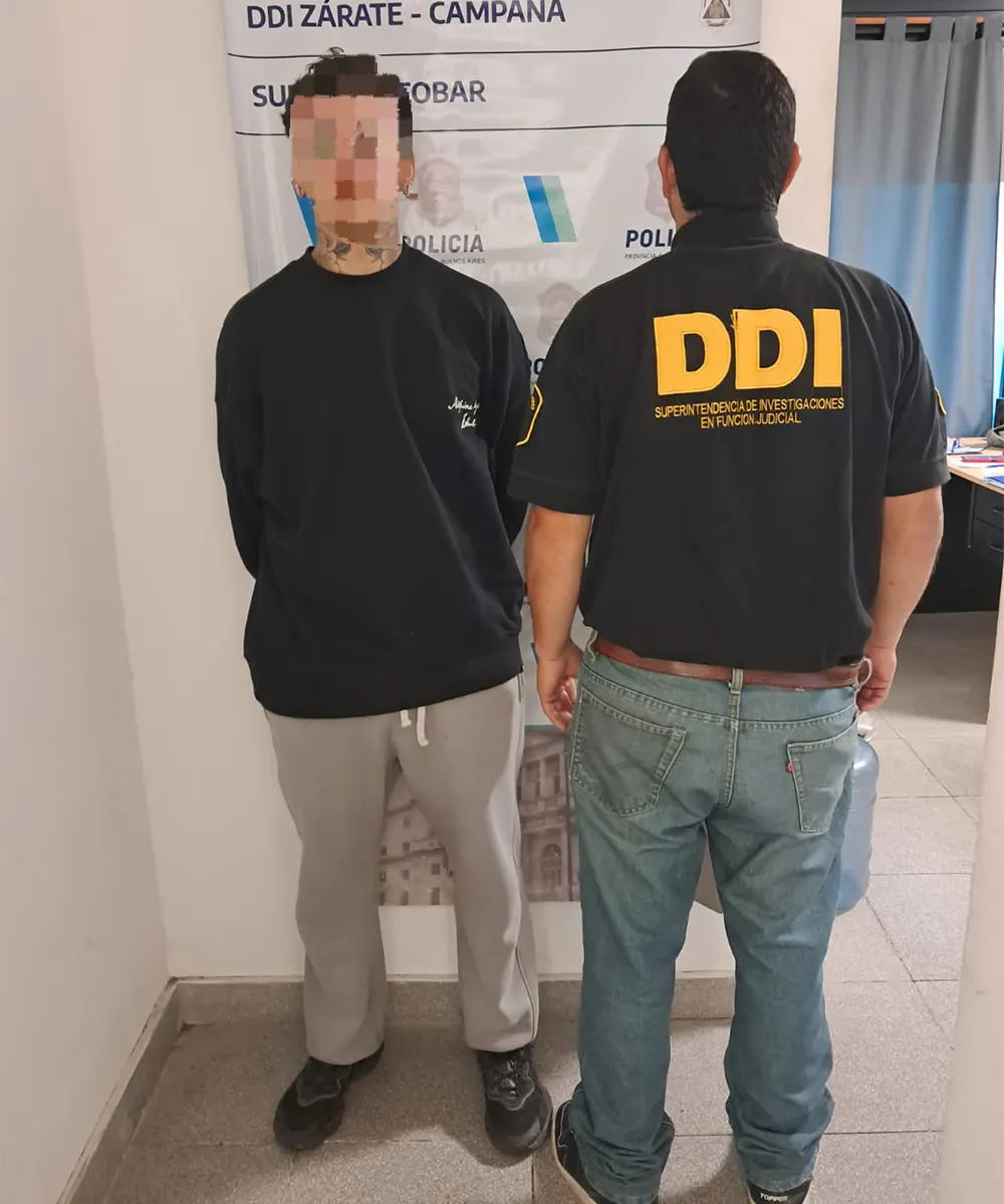 Joven detenido en Maschwitz por presunta violacion, junto a personal de la DDI